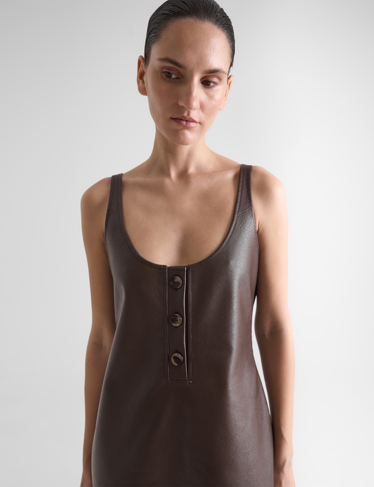 Платье из экокожи