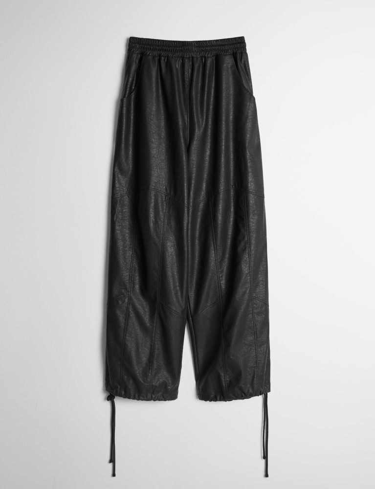 Брюки объемные из экокожи