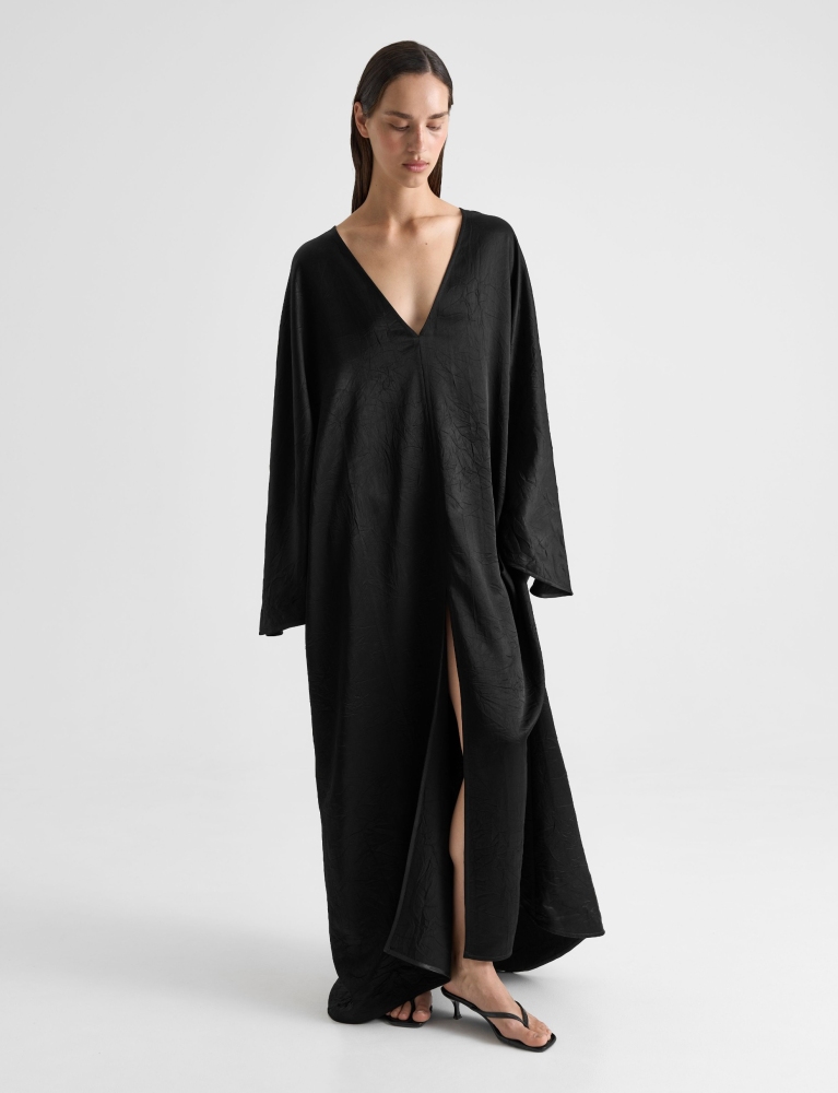 Платье объемное с разрезами 