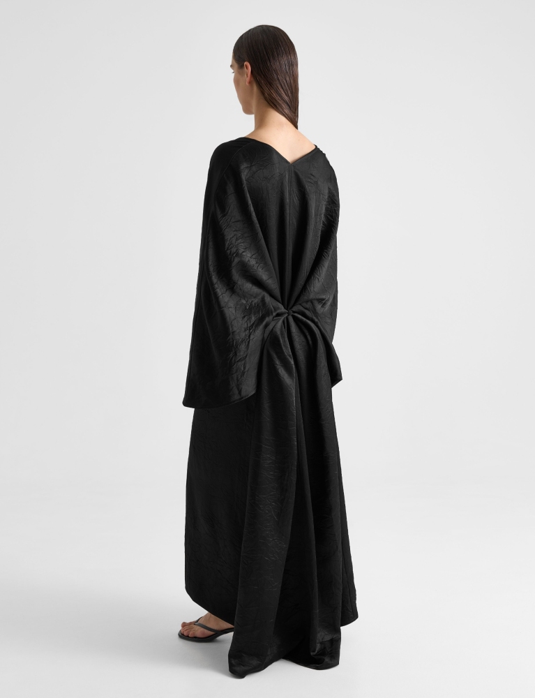 Платье объемное с разрезами 