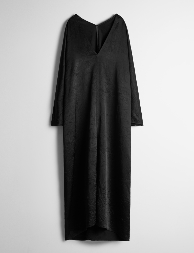 Платье объемное с разрезами