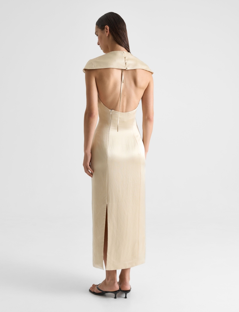 Платье с оплечьем